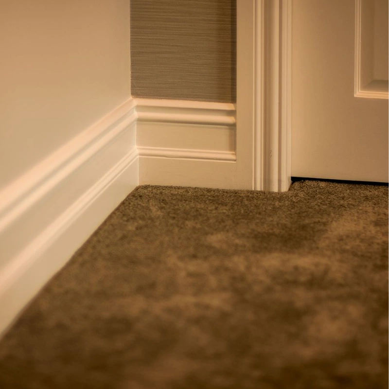 Contemporary white wall skirting design